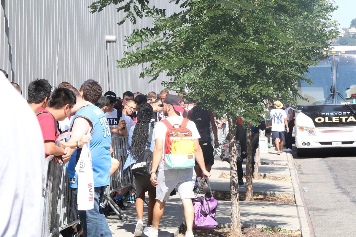 sneaker-con-X159819_TK1_172.jpg